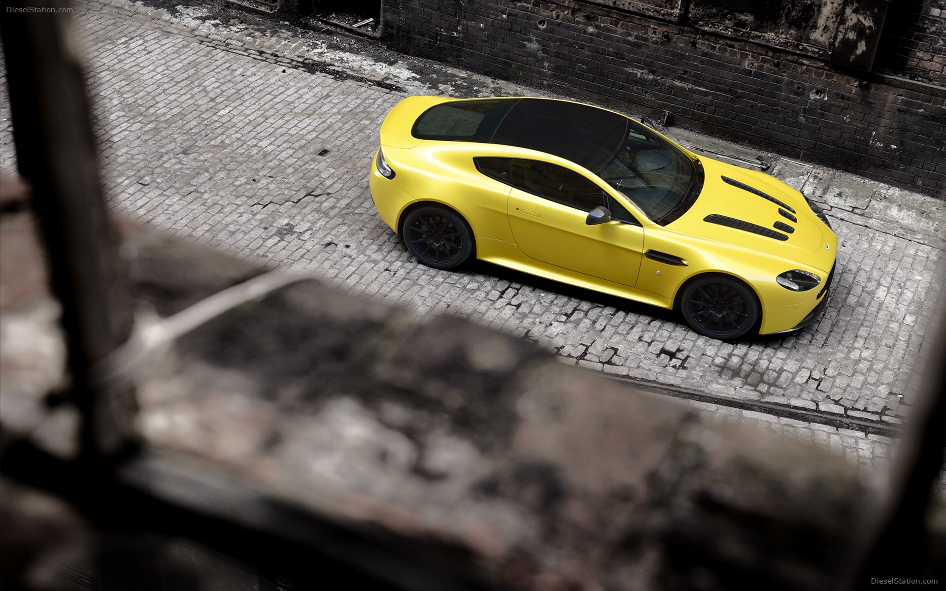 Aston Martin V12 Vantage S 2014
